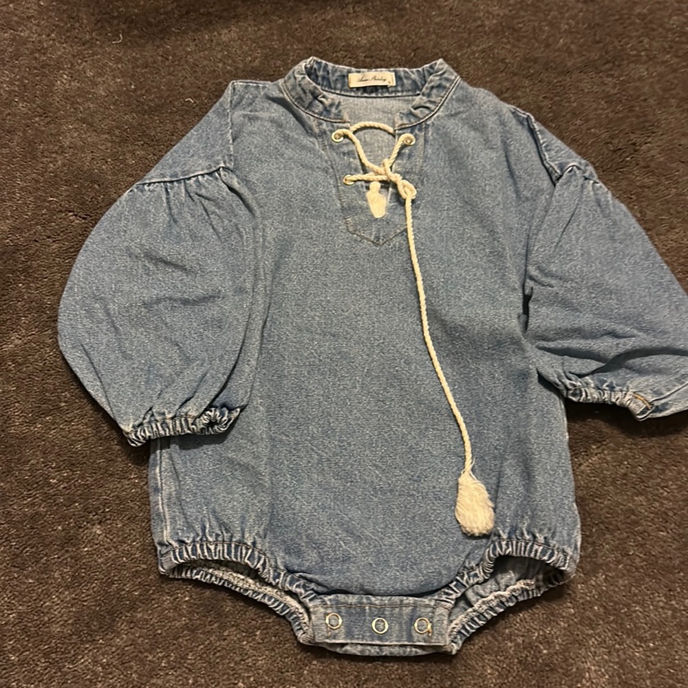 Adorable romper.denim color. Unisex.